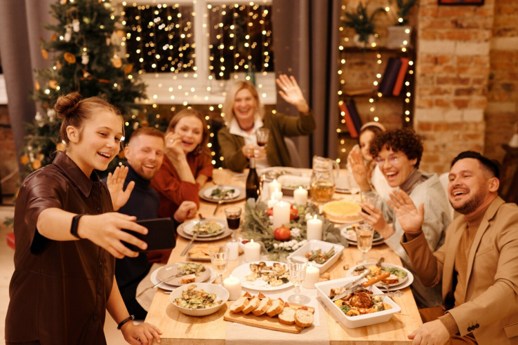 Odkryj różnice w europejskim savoir-vivre i uniknij wpadki przy świątecznym stole