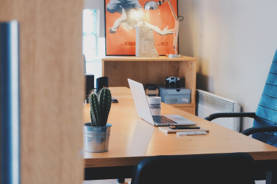 Oświetlenie w biurze - klucz do wydajności i komfortu pracowników