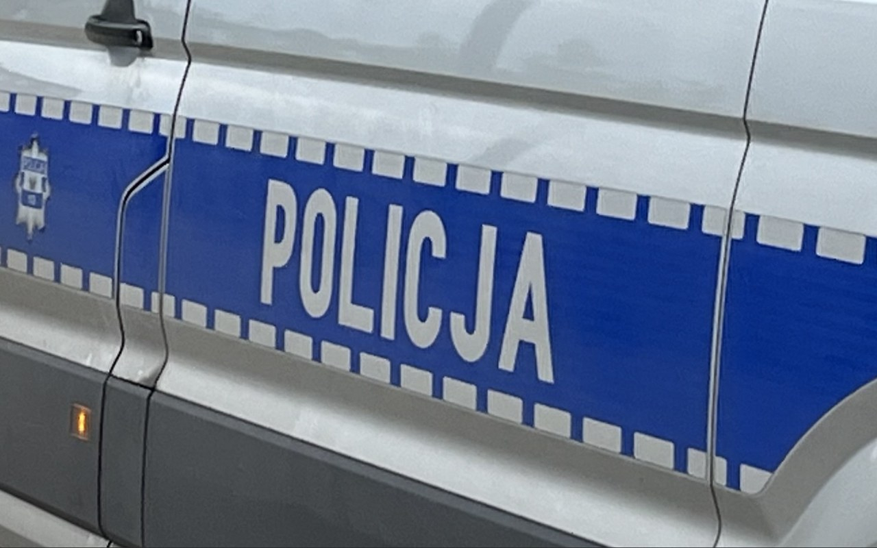 Porzucony opel-poszukiwania policji